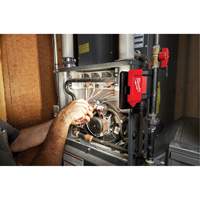 Projecteur &agrave; faisceau large pour entretien et r&eacute;paration avec chargeur USB M12 Rover, DEL, 700 lumens - Milwaukee 2367-20