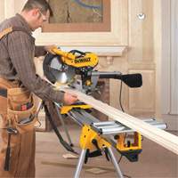 Scie &agrave; onglets combin&eacute;s coulissante &agrave; double biseau avec support - DEWALT DWS780LST