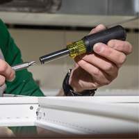 Tournevis/tourne-&eacute;crou 11-en-1, Prise Coussin&eacute;e - Klein Tools 32500MAG