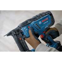 Agrafeuse &agrave; couronne &eacute;troite sans balai de calibre 18 (outil seul) - Bosch GTH18V-18MN