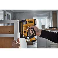 Ensemble cloueuse &agrave; goupilles sans fil sans balais ATOMIC COMPACT SERIES, calibre 23, 20 V, Lithium-ion - DEWALT DCN623D1