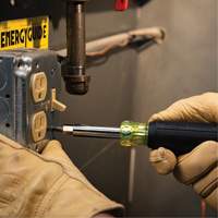 Ensemble de tourne-&eacute;crou & tournevis multi-foret 3 mcx, 12-63/100" lo, Prise Coussin&eacute;e - Klein Tools 32500SDKIT