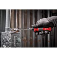 Tournevis &agrave; cliquet 14-en-1 &agrave; embouts multiples avec porte-embout de 1/4", 10-11/100" lo, Prise Coussin&eacute;e - Milwaukee 48-22-2903