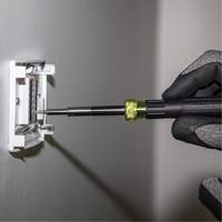 Tourne-&eacute;crou/tournevis de pr&eacute;cision 14-en-1 avec embouts TORX inviolables, 7" lo, Prise Coussin&eacute;e - Klein Tools 32314