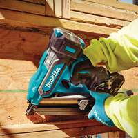  - Makita DBN900ZK