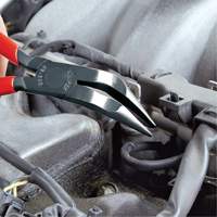 Pince &agrave; bec long de 8" avec angle de sans couteau - Knipex 38 71 200