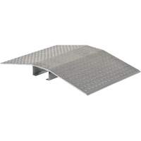 Traverse de protection en aluminium pour c&acirc;bles et boyaux, 48,03" x 24" x 4,5", 2000 lb (1 tonne) - Vestil FHCR-24-48-16-4H