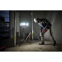 Lampe de travail &agrave; DEL professionnelle &agrave; panneaux pliants lumens sans fil 18V sur tr&eacute;pied, DEL, 3600 lumens - Einhell 4514173